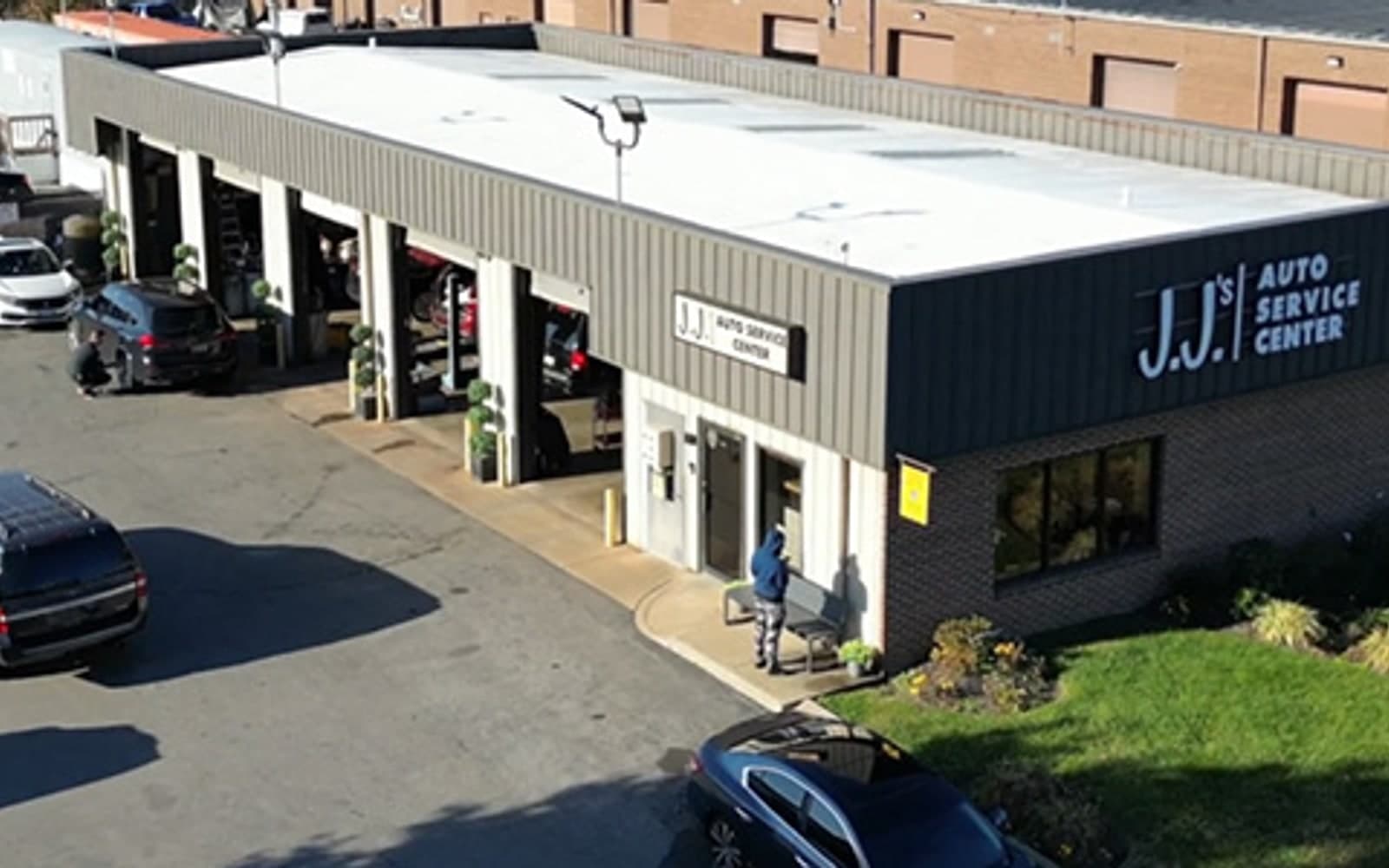 J.J.'s Auto Service Center Waldorf shop exterior.